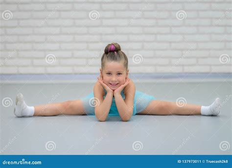 Can a 3 year old do splits?