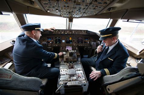 Can a 737 pilot fly a 777?