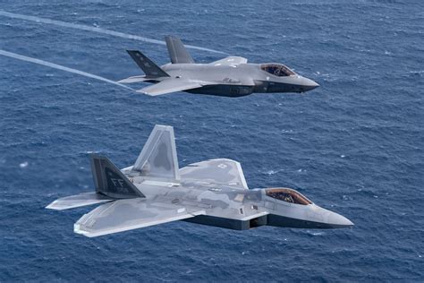 Can a F-22 beat a F-35?