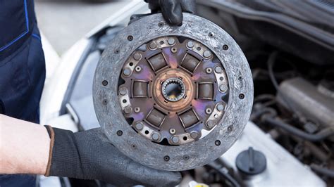 Can a bad clutch damage gearbox?