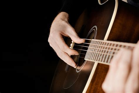 Can a beginner start with fingerstyle?
