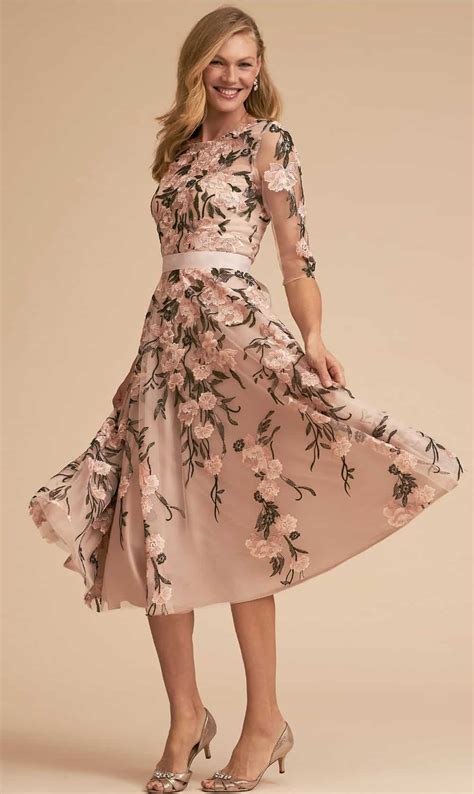 Can a bride wear a floral dress?