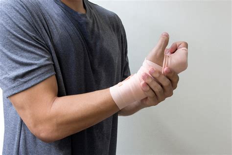 Can a broken wrist heal in 2 weeks?