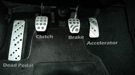 Can a car have 3 pedals?