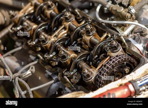 Can a car run without a valve cover gasket?