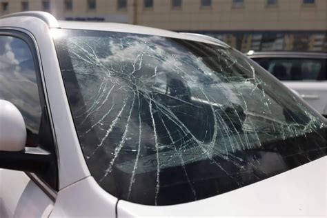 Can a car window randomly shattered?