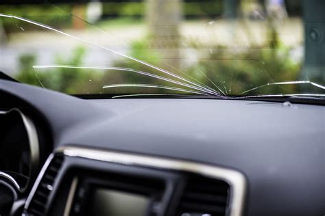 Can a car window shatter from a crack?