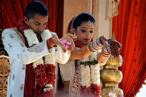 Can a girl get married during periods in Hindu?