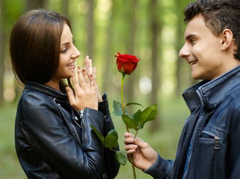 Can a girl give rose to a boy?