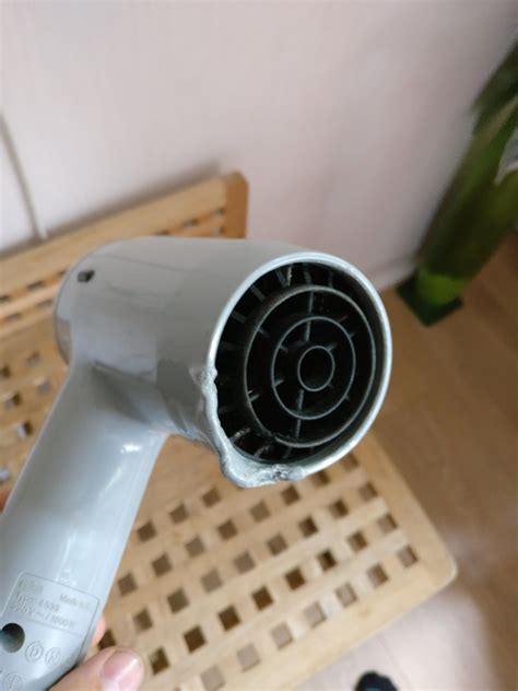 Can a hair dryer melt hot glue?