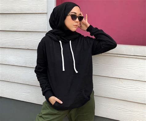 Can a hoodie act as a hijab?