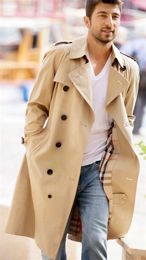 Can a man wear a trench coat?