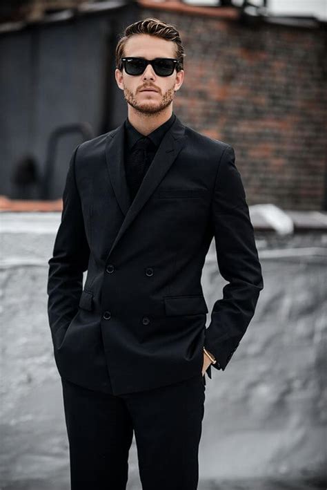 Can a man wear all black?