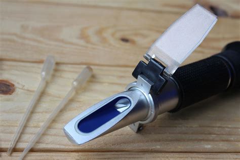 Can a refractometer measure alcohol?