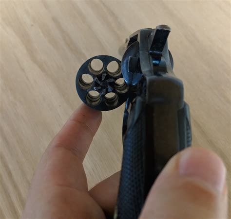 Can a revolver hold 10 bullets?