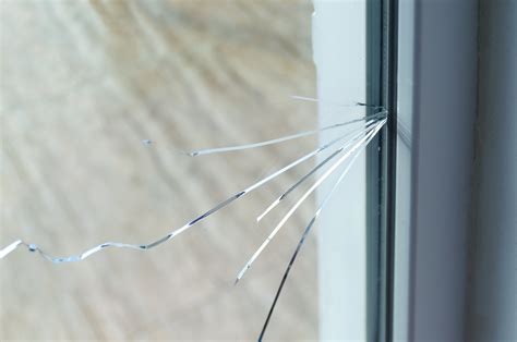 Can a window crack without being hit?