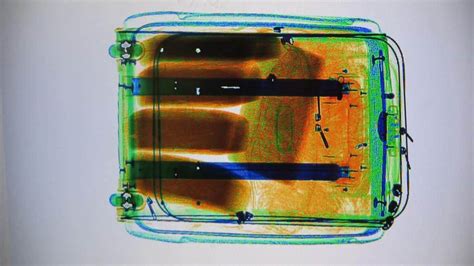 Can airport scanners see liquids?