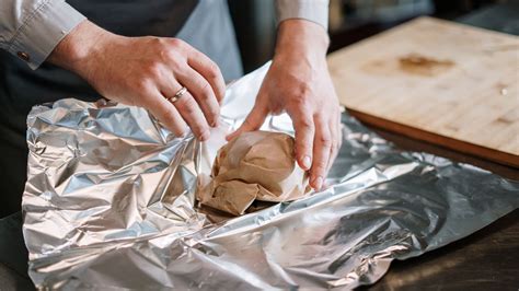 Can aluminum foil go in the freezer?