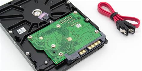 Can an SSD and HDD be on the same SATA cable?