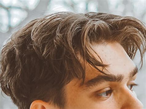 Can any guy do a middle part?