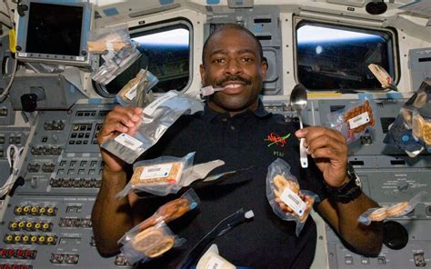 Can astronauts eat hot food?