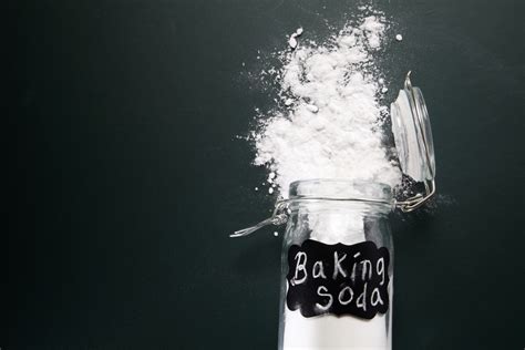 Can baking soda remove paint?