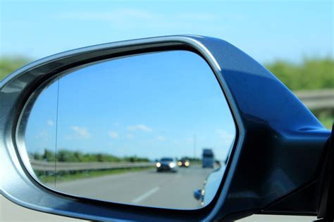 Can car mirror scratches be removed?