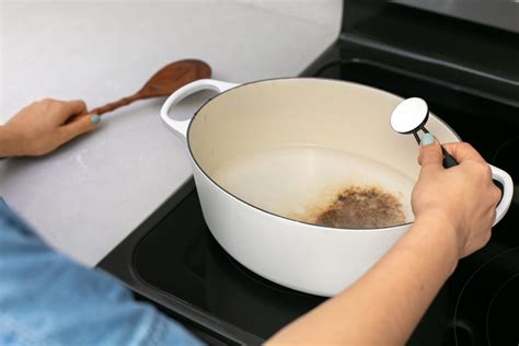 Can ceramic pans burn?