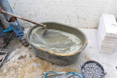 Can concrete harden in water?