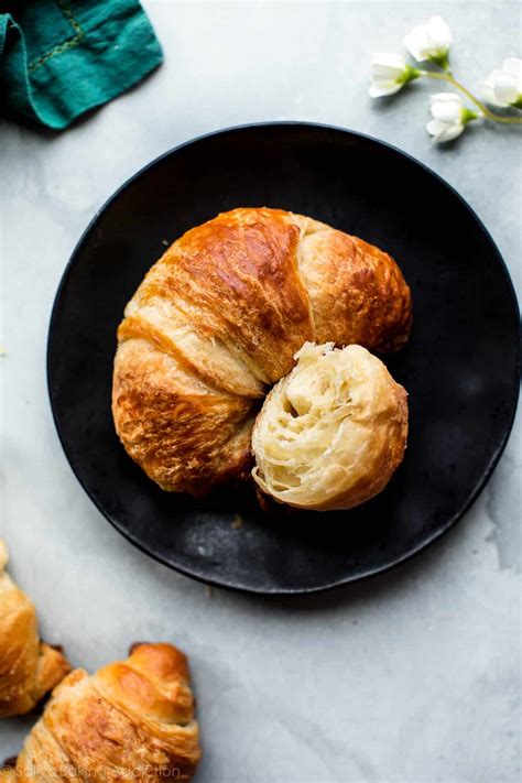 Can cooked croissants be left out?