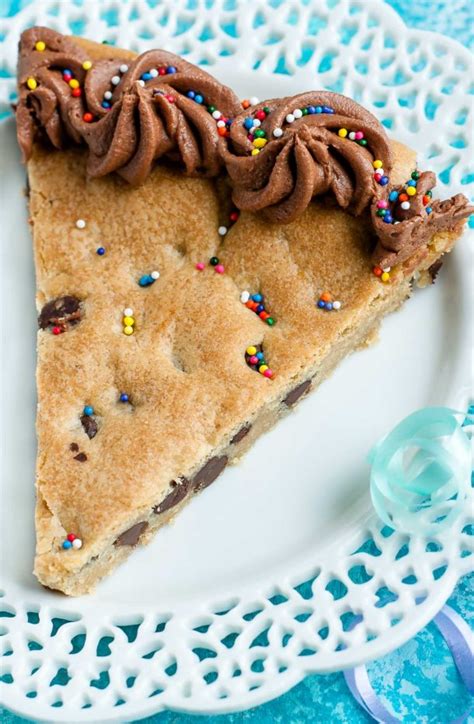 Can cookie cake be left out?