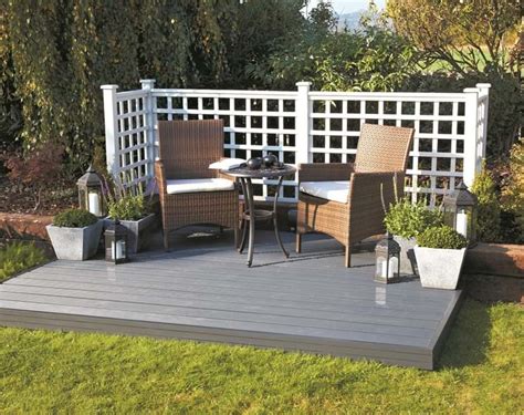 Can decking be laid on grass?