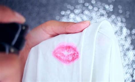 Can detergent remove makeup stains?