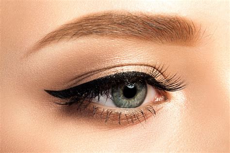 Can everyone wear black eyeliner?