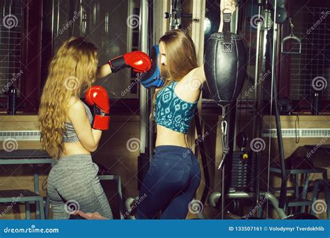 Can female boxers punch breasts?