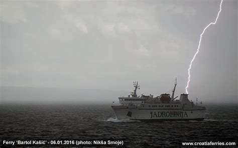 Can ferries sail in thunderstorms?