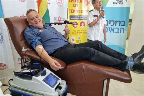 Can gays donate blood in Israel?