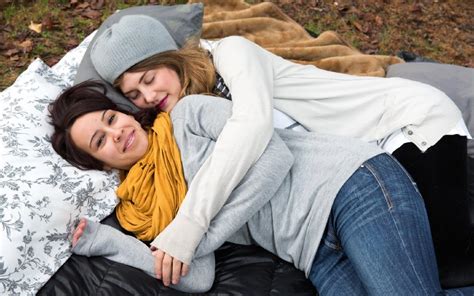 Can girls cuddle without feelings?