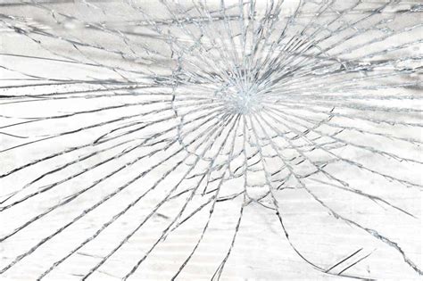 Can glass crack from cold?