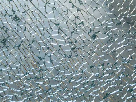 Can glass windows shatter from cold?
