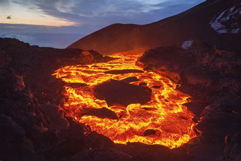 Can gold survive lava?