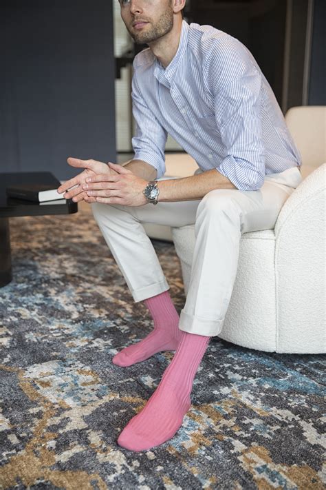 Can guys wear pink socks?