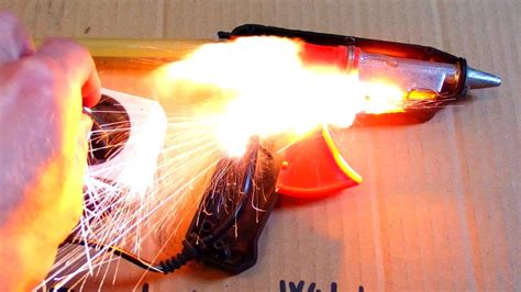 Can hot glue catch on fire?