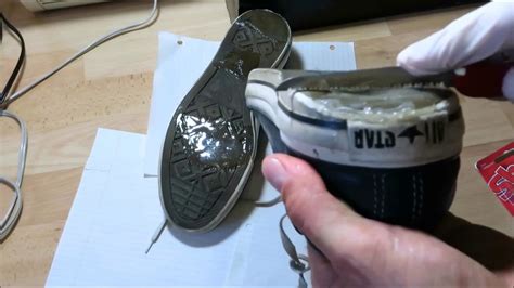 Can hot glue stick shoes?