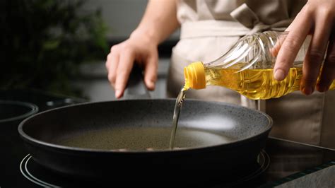 Can hot oil touch water?