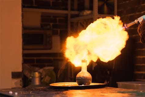 Can hydrogen explode without a spark?