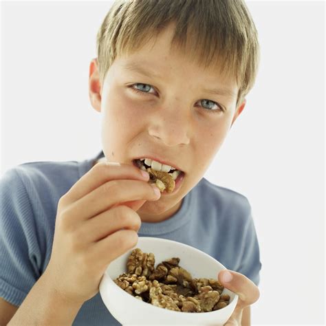 Can kids eat nuts?