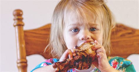 Can kids eat raw meat?