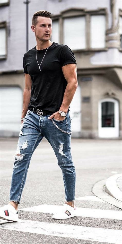 Can men wear black jeans in the summer?