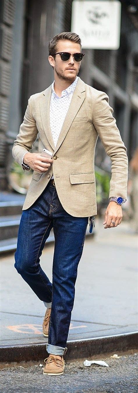 Can men wear blazers casually?
